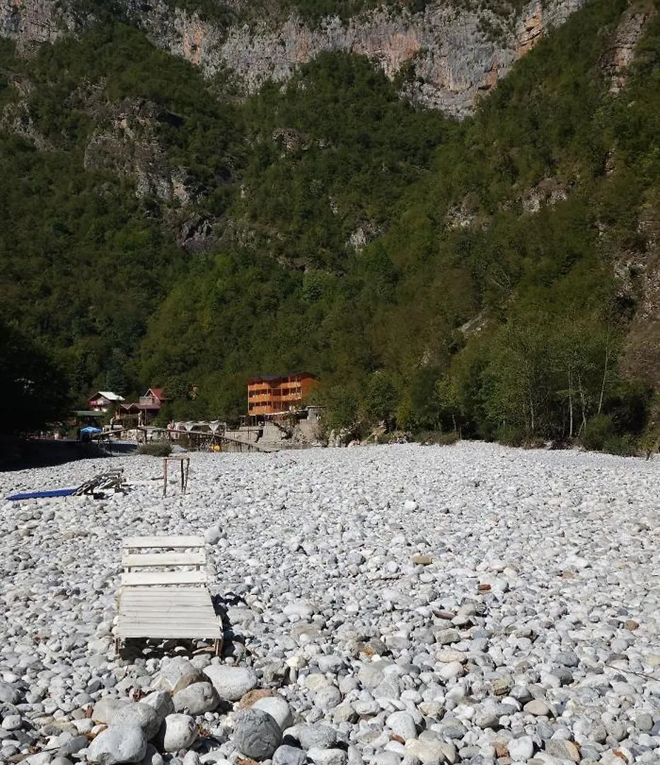 Moll' e Shoshit Livadhi Guesthouse فندق مبيت وإفطار